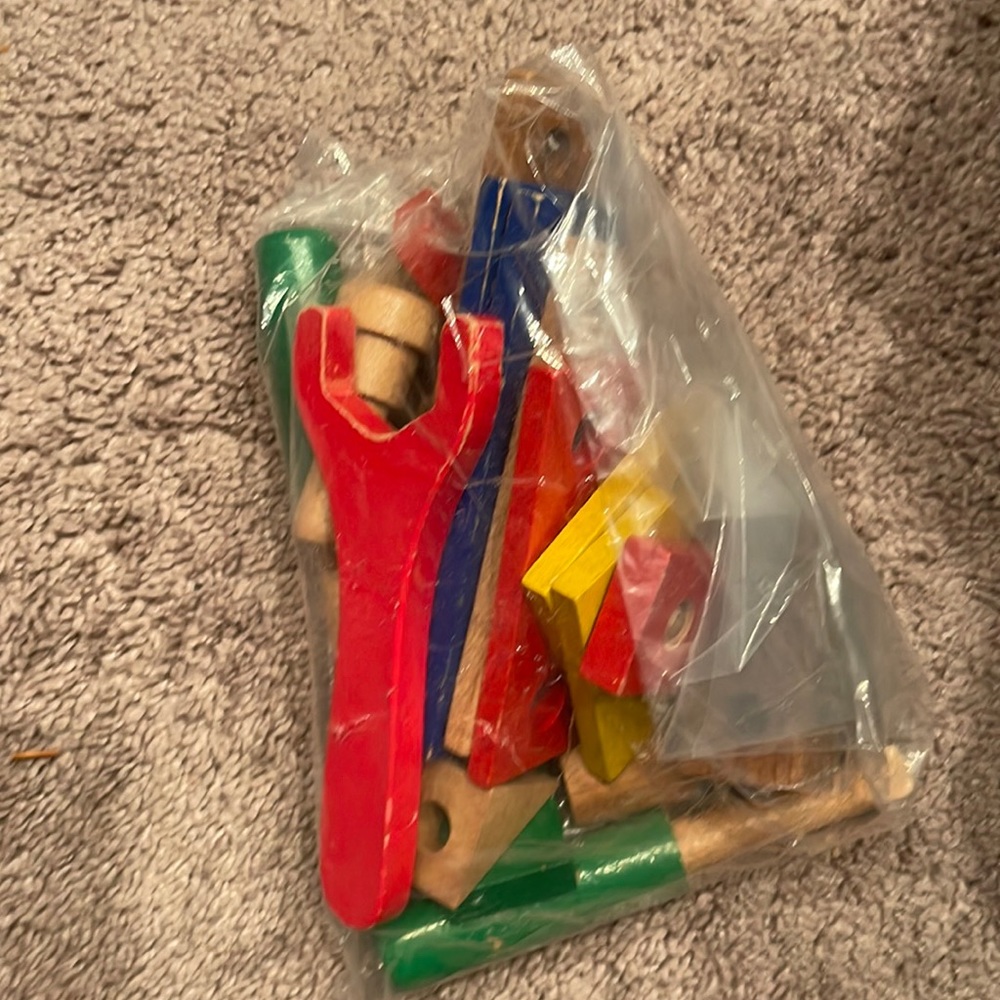 WOODEN KIDS COLORED TOOLS BAG PIERS SCREWDRIVER